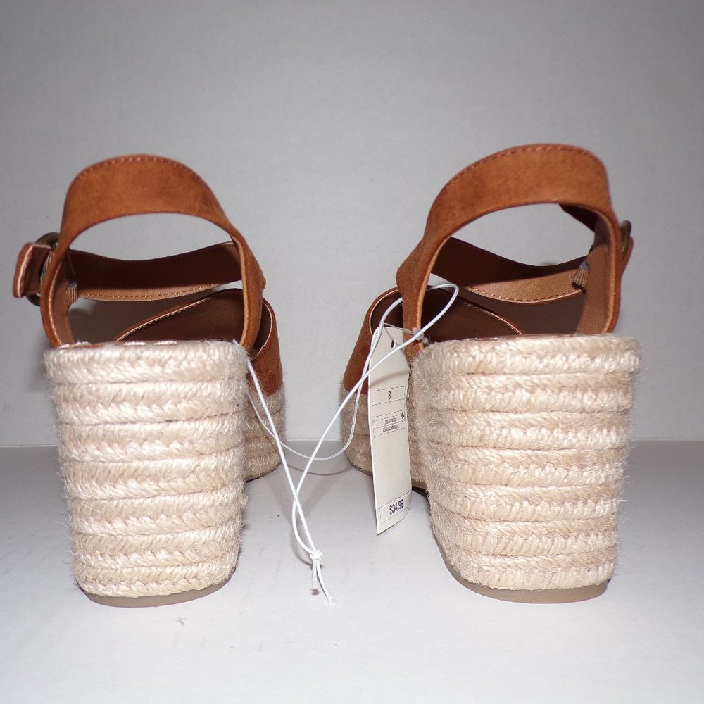 Universal Thread - Picture 3 of 3